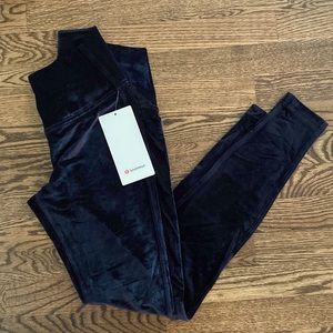 Lululemon Black velvet Tight sz 8